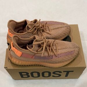 Yeezy Boost 350 V2 in Clay